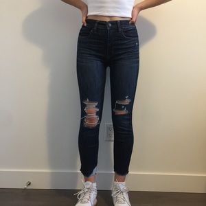 American Eagle high-waisted Distressed Jeans